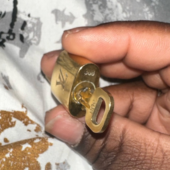 LV Lock & Key #308 - Picture 7 of 7